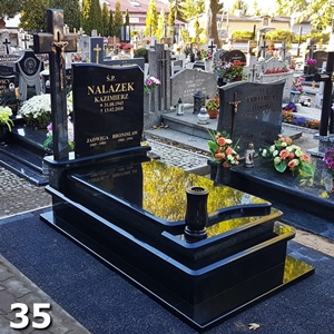 35 nagrobek pojedyńczy z krzyżem